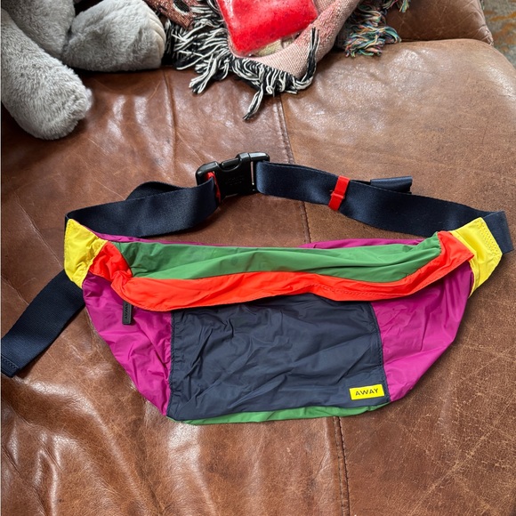 Away Luggage Sling Bag Fanny Pack Belt Bag Lightweight Multicolored - Picture 1 of 8